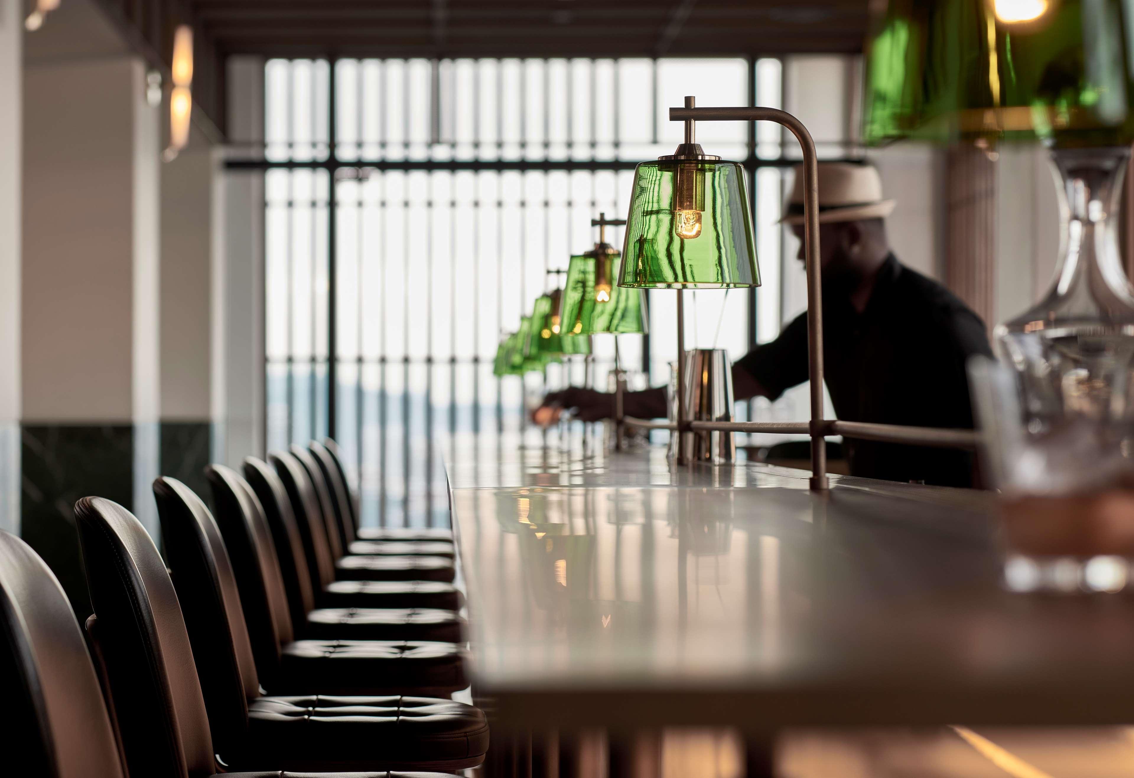 Alila Bangsar Kuala Lumpur Hotel Екстериор снимка The bar at the restaurant