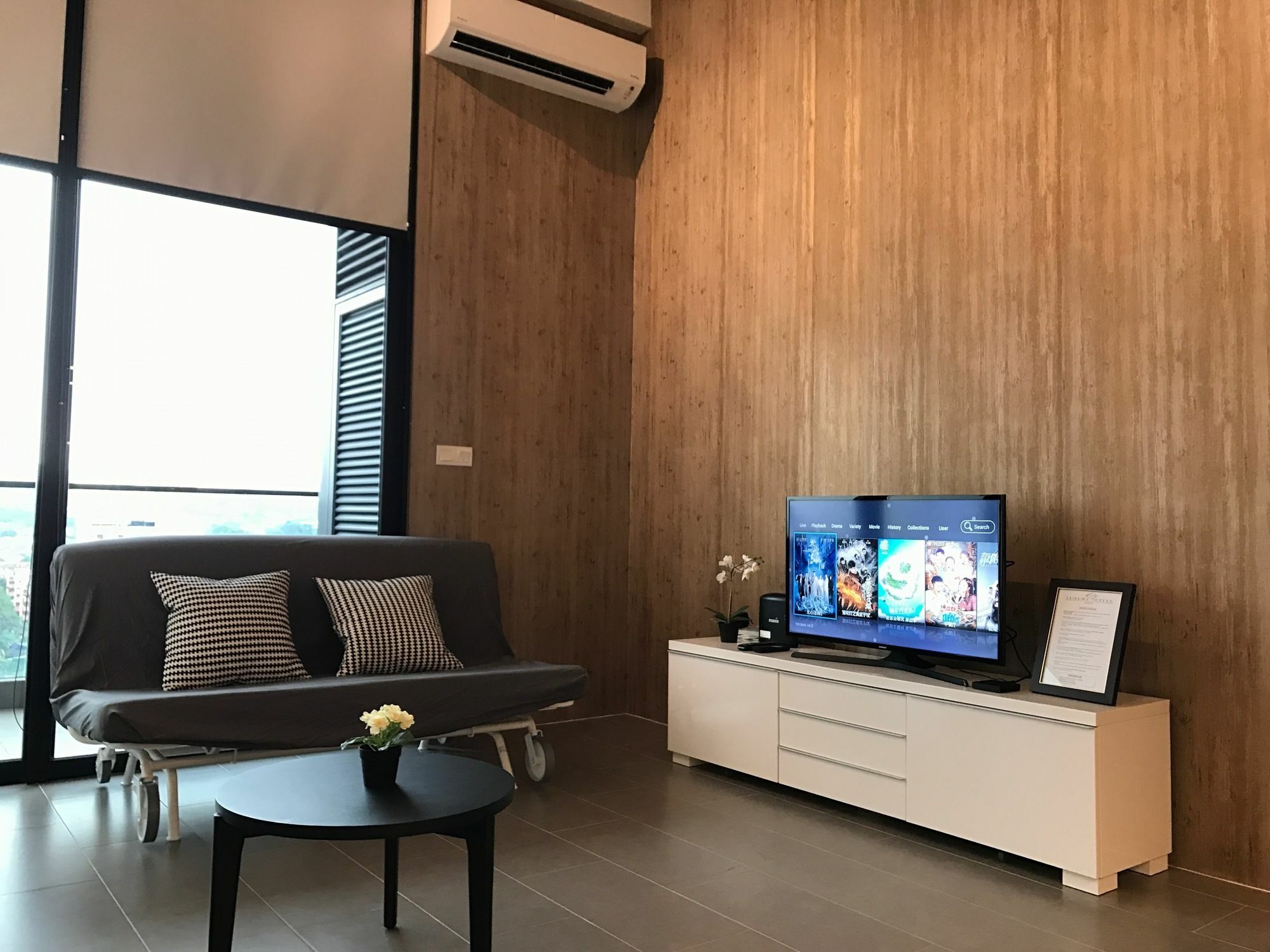 Alila Bangsar Kuala Lumpur Hotel Екстериор снимка A living room with a television