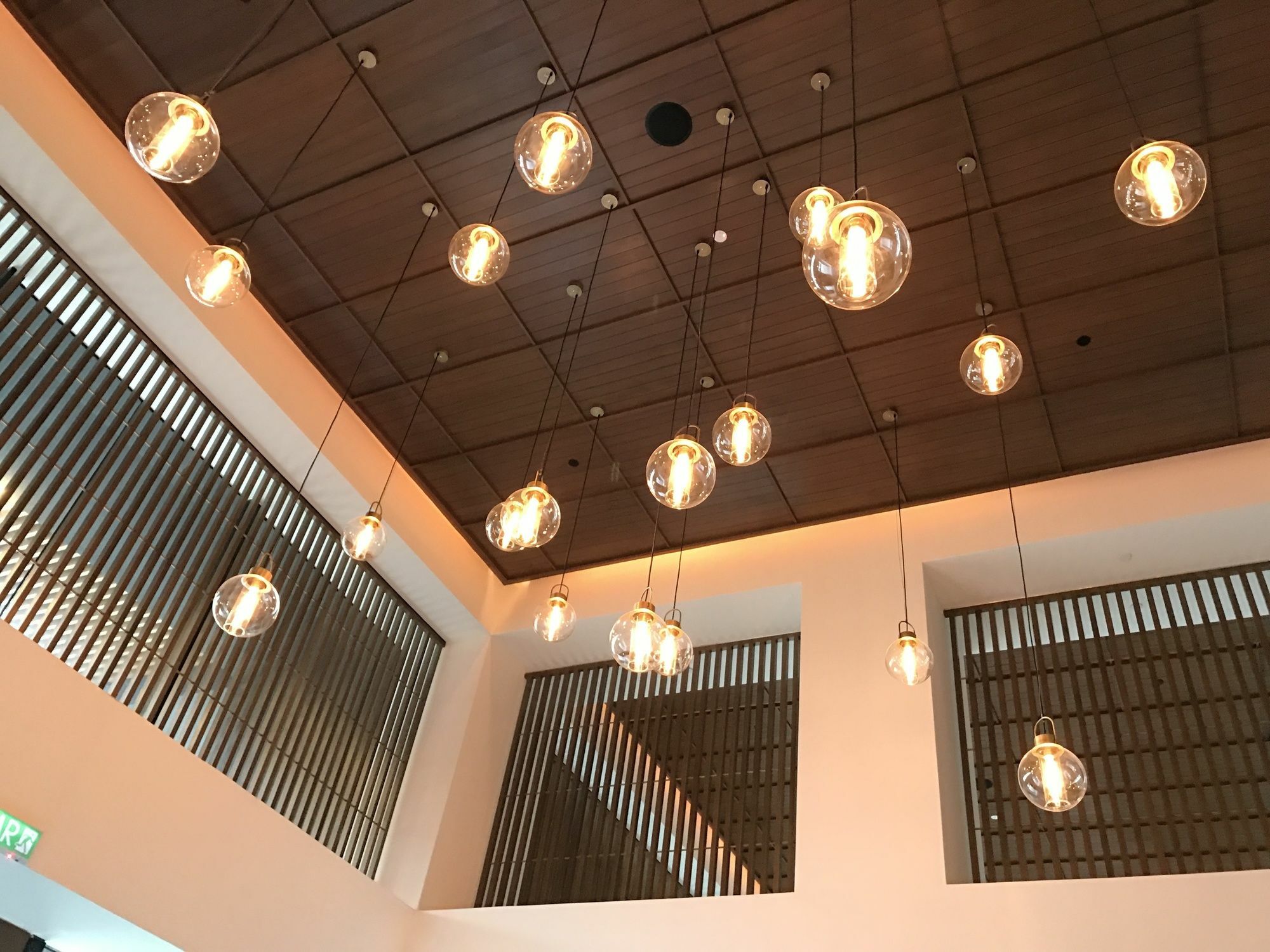 Alila Bangsar Kuala Lumpur Hotel Екстериор снимка Ceiling of the library