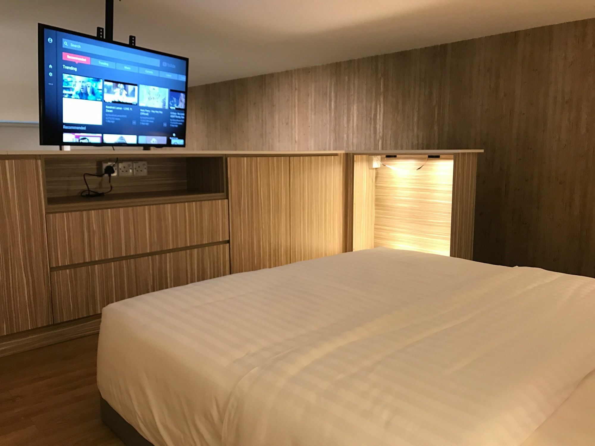 Alila Bangsar Kuala Lumpur Hotel Екстериор снимка A television mounted on a wall in a hotel room