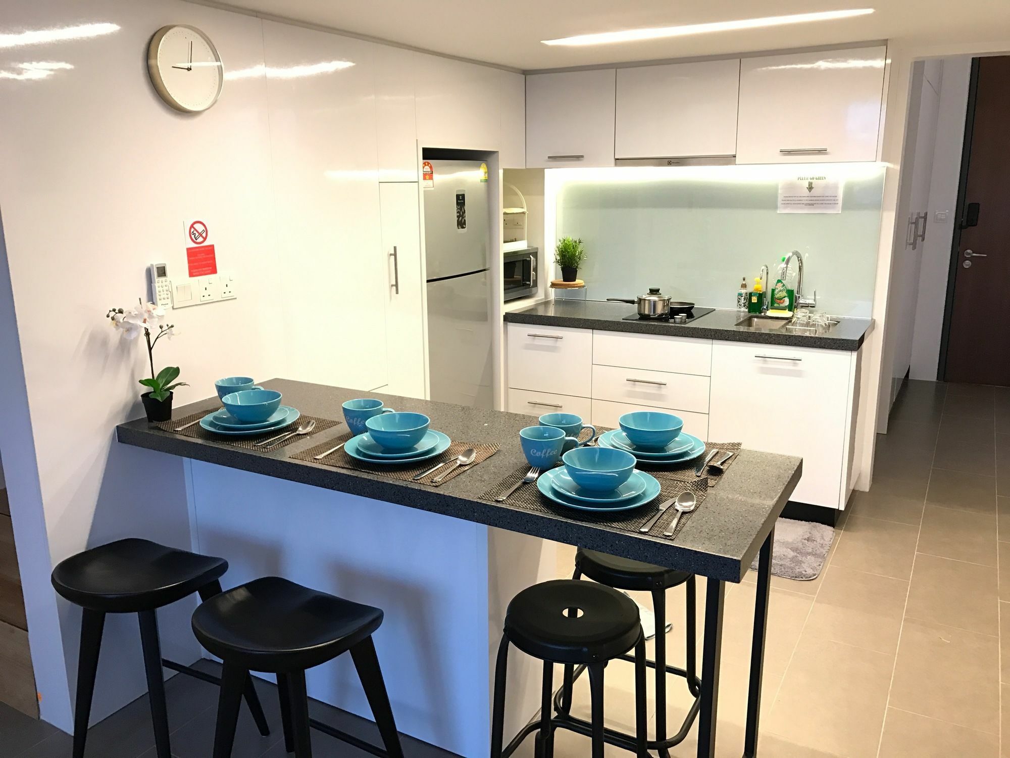 Alila Bangsar Kuala Lumpur Hotel Екстериор снимка A kitchen in a student apartment
